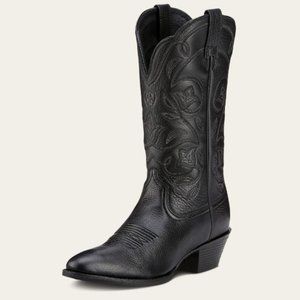 NWOT: Ariat Heritage R Toe Western Boot in Black (Wide-Calf)